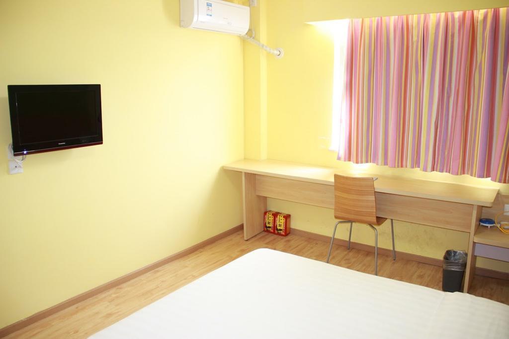 7Days Premium Chongqing Hongqihegou Exterior foto